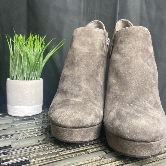 Host Pick 🎉Gianni Bini Suede Leather Booties 💕 - Picture 7 of 10